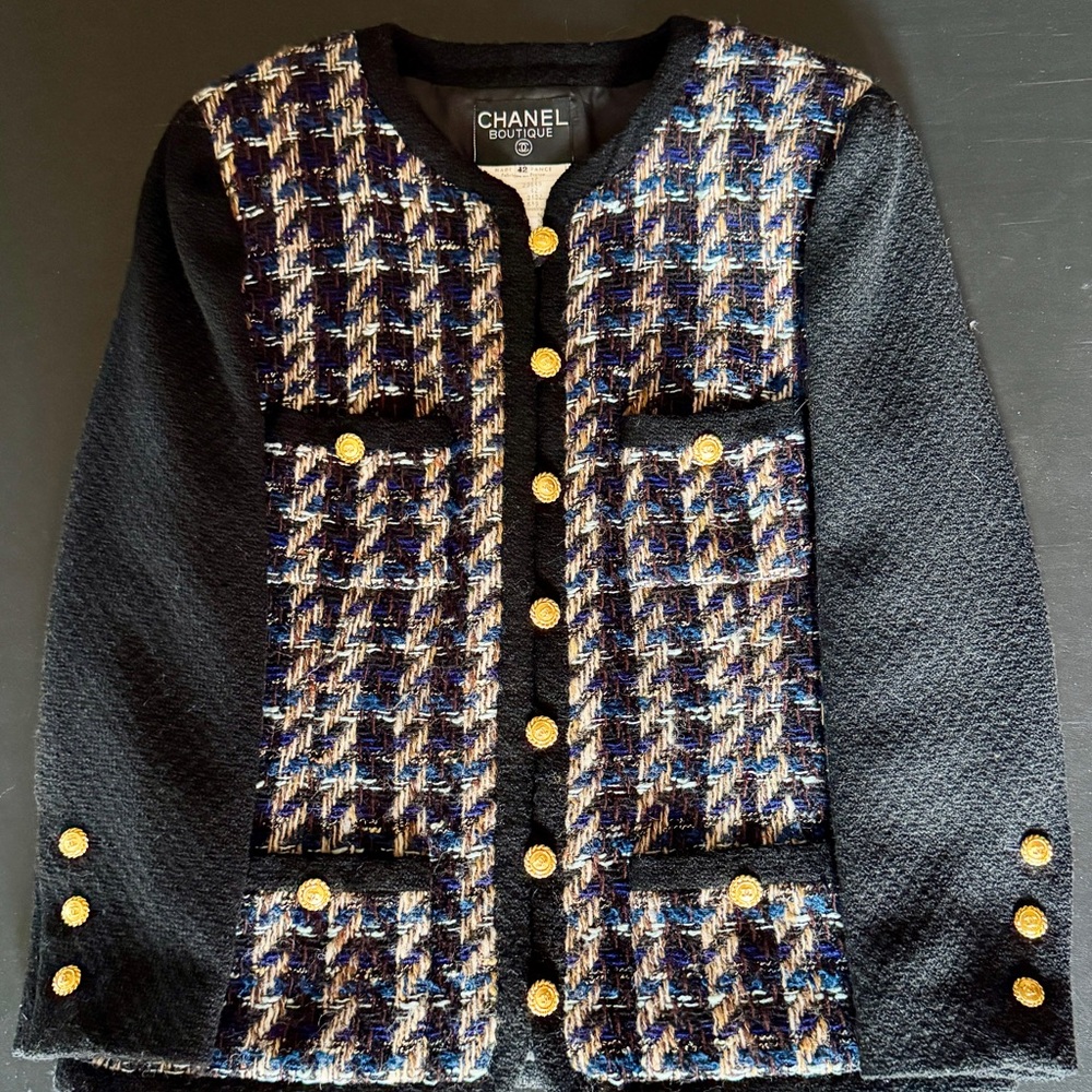 Chanel Elegant Black and Blue Tweed Jacket 80s size 42